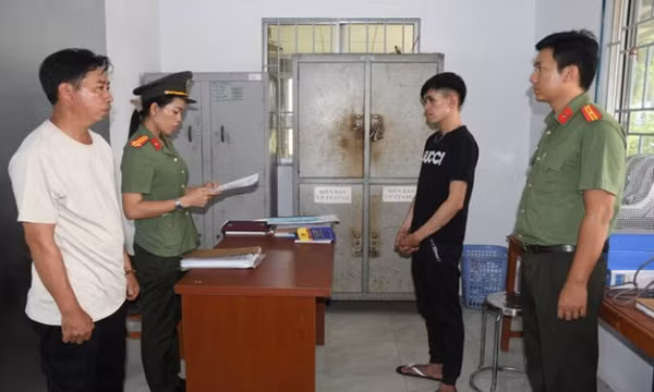 Mang súng đi giải quyết mâu thuẫn, một thanh niên ở Vĩnh Long bị bắt tạm giam