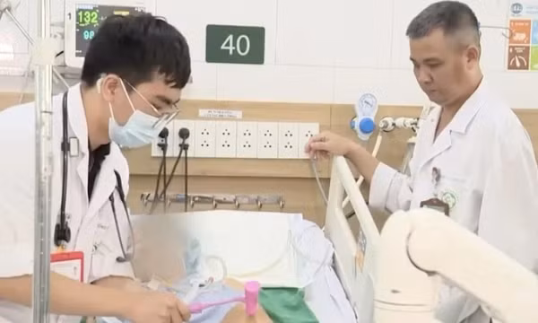 Hai cô gái liệt toàn thân sau tiêm botox tại nhà