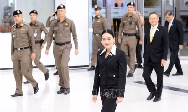 Thủ tướng Thái Lan bị đình chỉ Paetongtarn Shinawatra ra hầu tòa
