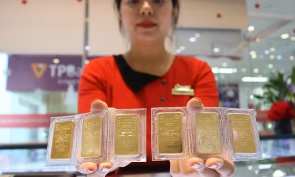 Giá vàng miếng SJC vượt 127 triệu đồng/lượng, cao chưa từng có
