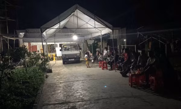 Lợp nhà bị hỏng sau bão số 5, người đàn ông ngã tử vong