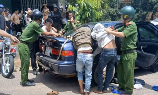 Cảnh sát Lâm Đồng truy đuổi hơn 30km, bắt 3 kẻ trộm cắp đi ô tô gắn biển số giả