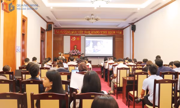 Tập huấn về đăng ký kinh doanh cho CBCC 54 xã, phường, đặc khu 