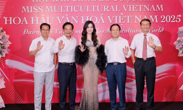 Vì sao diễn viên đi chấm thi hoa hậu nhiều thế?