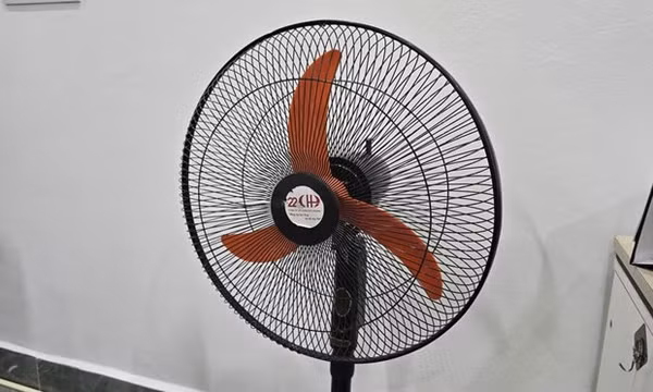 4 cách sử dụng quạt điện an toàn cho gia đình có trẻ nhỏ