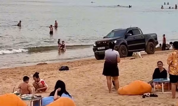 Tài xế phóng xe bán tải ở bãi biển Tuy Hòa bị xử phạt 6 tháng tù