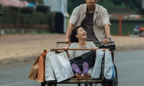 Mang mẹ đi bỏ thu 77 tỉ đồng, lật đổ Conan Movie 28