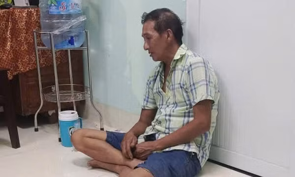 Mâu thuẫn tiền bạc, dùng xăng đốt nhà ‘vợ hờ’