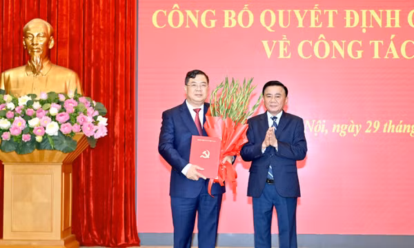 Bộ Chính trị bổ nhiệm đồng chí Phạm Gia Túc giữ chức vụ Chánh Văn phòng Trung ương Đảng