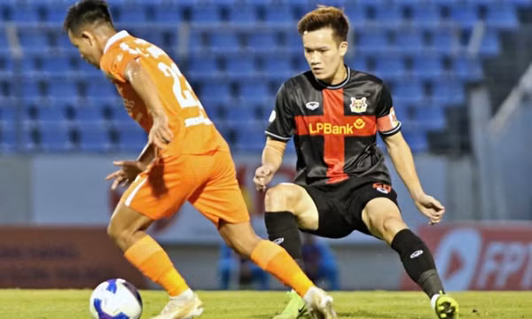 Hoàng Đức chưa ghi bàn, Ninh Bình đã lên đỉnh V-League