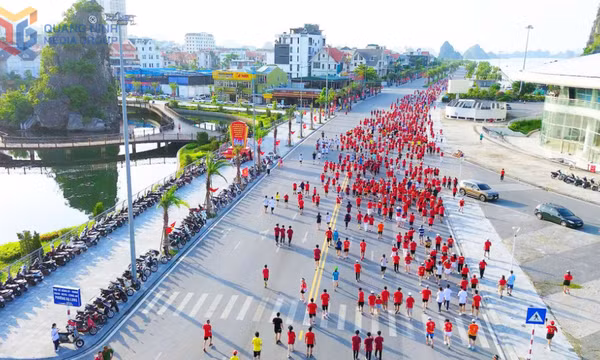 Trên 3.000 runner Hạ Long chinh phục cung đường bao biển 