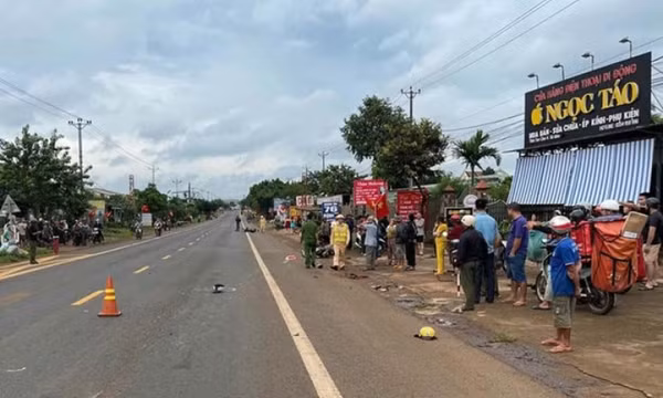 Lái xe máy thiếu quan sát, 4 người ở Gia Lai thương vong