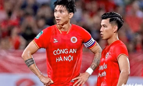 Văn Hậu được đăng ký đá lượt đi V-League 2025 - 2026