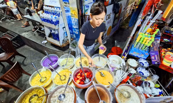 Phố đi bộ Chu Văn An - Sắc màu đêm Huế 