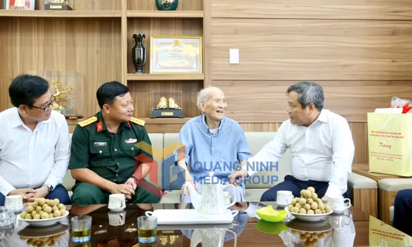 Đồng chí Vũ Đại Thắng, Bí thư Tỉnh ủy thăm, tặng quà nhân kỷ niệm 80 năm Cách mạng Tháng Tám và Quốc khánh 2/9, tháng 8-2025