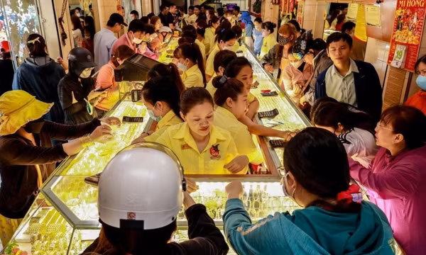 Giá vàng miếng SJC vượt 125 triệu/lượng