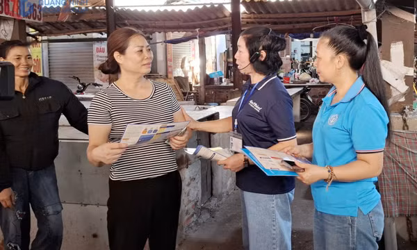 Ra quân tuyên truyền, vận động người dân tham gia BHXH tự nguyện, BHYT hộ gia đình