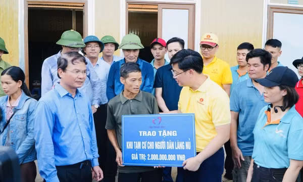 Quỹ Thiện Tâm đón nhận Huân chương Lao động hạng Nhất của Chủ tịch nước