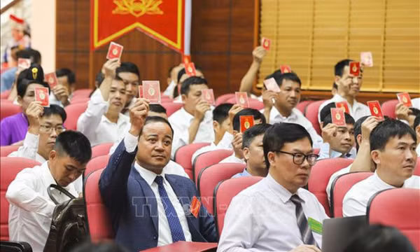 Ban Bí thư yêu cầu đổi Thẻ đảng viên trong toàn Đảng