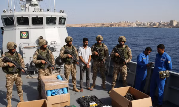Chính quyền Yemen bắt giữ tàu chở trang thiết bị quân sự cung cấp cho Houthi
