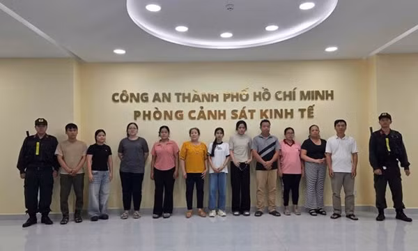 Công an TP Hồ Chí Minh triệt phá đường dây sản xuất nước hoa giả thương hiệu Chanel, Gucci, Dior
