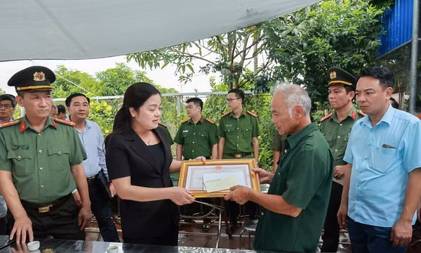 Quên mình cứu 3 cháu nhỏ đuối nước, tổ trưởng an ninh cơ sở bị lũ cuốn tử vong