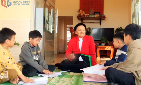 Phụ nữ Sán Dìu gìn giữ làn điệu soọng cô 