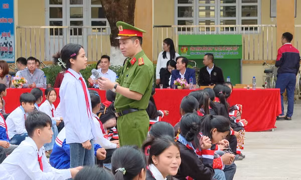 Quảng Sơn: Phát huy vai trò công an xã trong đảm bảo trật tự ATGT