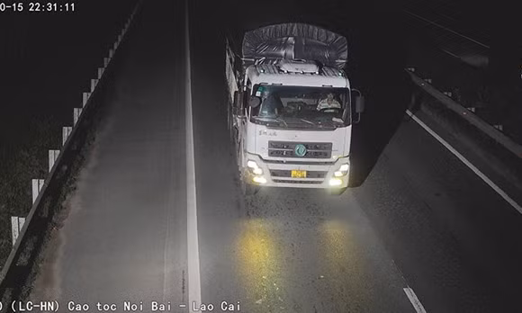 Cục CSGT thông báo hơn 2.100 tài xế không thắt dây an toàn bị camera AI ghi lại