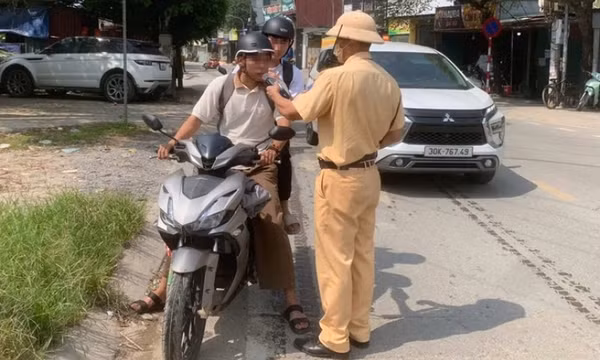 Cảnh sát giao thông toàn quốc bắt đầu đợt cao điểm kiểm soát nồng độ cồn