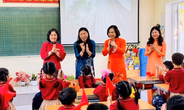 Chính phủ chốt đưa Tiếng Anh trở thành môn học bắt buộc từ lớp 1
