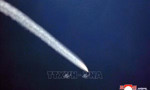 Triều Tiên tuyên bố phóng thử thành công 2 tên lửa siêu vượt âm