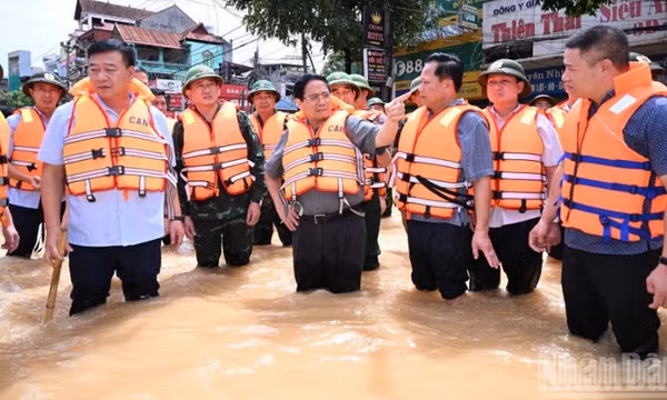 Thủ tướng Phạm Minh Chính thị sát, chỉ đạo công tác khắc phục hậu quả mưa lũ sau bão tại Thái Nguyên