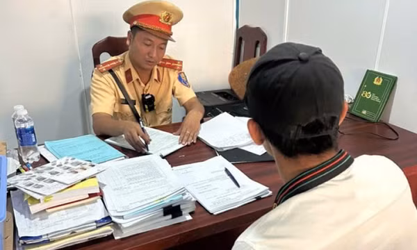 Lạng lách, đánh võng trên Quốc lộ 13, thanh niên bị phạt 9 triệu đồng