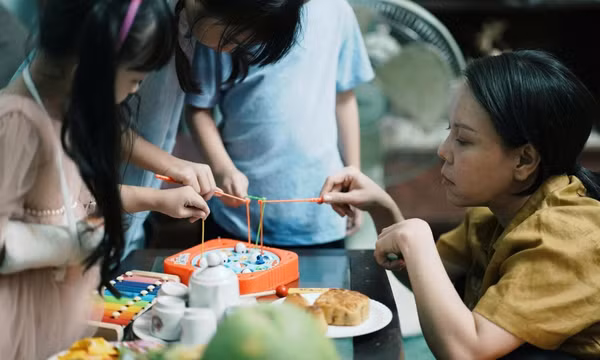 Việt Hương, Hồng Đào cứu 'Cục vàng của ngoại'