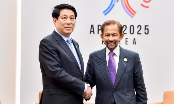 Chủ tịch nước Lương Cường gặp Quốc vương Brunei Darussalam Haji Hassanal Bolkiah