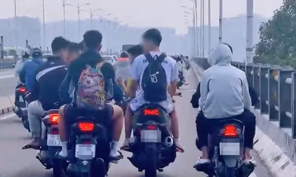 Xử lý nhóm thanh niên đi xe máy không đội mũ bảo hiểm, dàn hàng ngang trên cầu Vĩnh Tuy