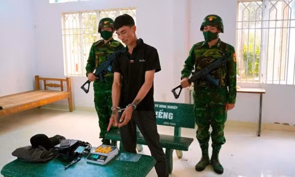 Bắt giữ đối tượng mang 16 khoanh vàng qua cửa khẩu Mỹ Quý Tây