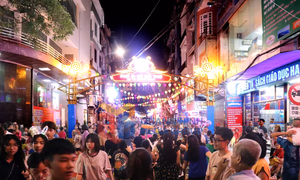 Khai trương Phố đi bộ Bài Thơ, tháng 6-2023