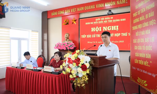 Phó Chủ tịch Quốc hội Vũ Hồng Thanh tiếp xúc cử tri 24 xã, phường, đặc khu trước Kỳ họp thứ 10