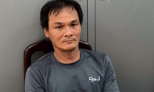 Cầm liềm chặn đường, khống chế người phụ nữ để cướp dây chuyền vàng