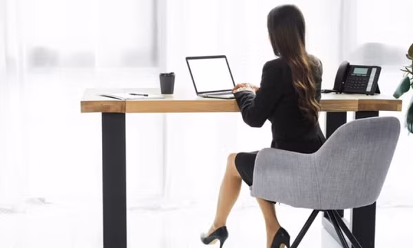 Ngồi cả ngày có thể rút ngắn tuổi thọ và cách khắc phục hậu quả từ thói quen ít vận động