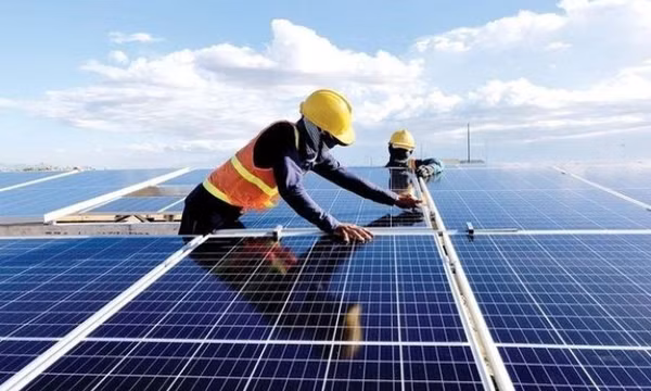 Đề xuất người dân lắp điện mặt trời mái nhà chỉ cần gửi thông báo đến UBND cấp xã
