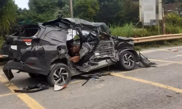 Xe ô tô bị tai nạn nghiêm trọng khi đi dâng hương, 1 người tử vong, 3 người bị thương