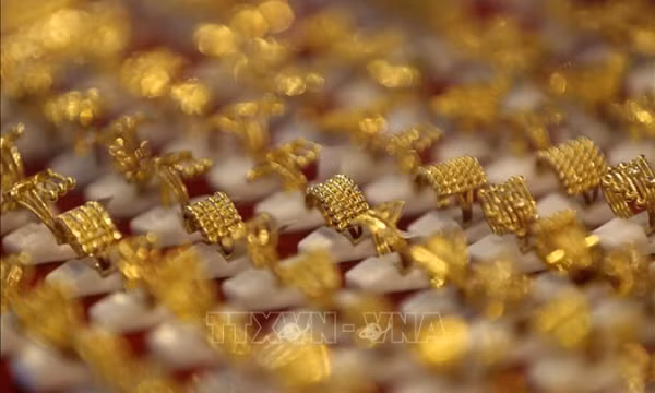 Giá vàng xuống dưới ngưỡng 4.000 USD/ounce sau đợt tăng nóng