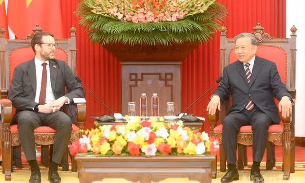 Tổng Bí thư Tô Lâm tiếp Đại sứ Anh