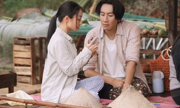 'Tay anh giữ một vì sao' - Hoàng Hà và Lee Kwang Soo trật nhịp