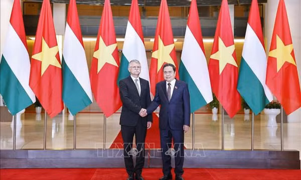 Chủ tịch Quốc hội Trần Thanh Mẫn hội đàm với Chủ tịch Quốc hội Hungary