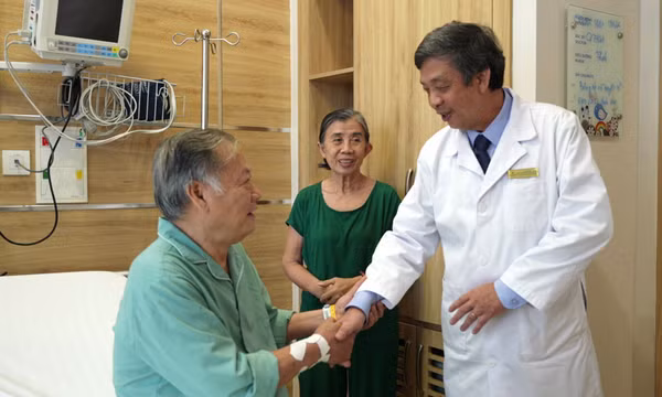 Thoát nhồi máu cơ tim nhờ kỹ thuật bóng phủ thuốc: Hy vọng mới cho người bệnh mạch vành tái hẹp