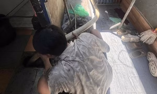 Hút hầm cầu tính theo tấn lấy 19 triệu đồng, một hộ dân tá hỏa trình báo công an